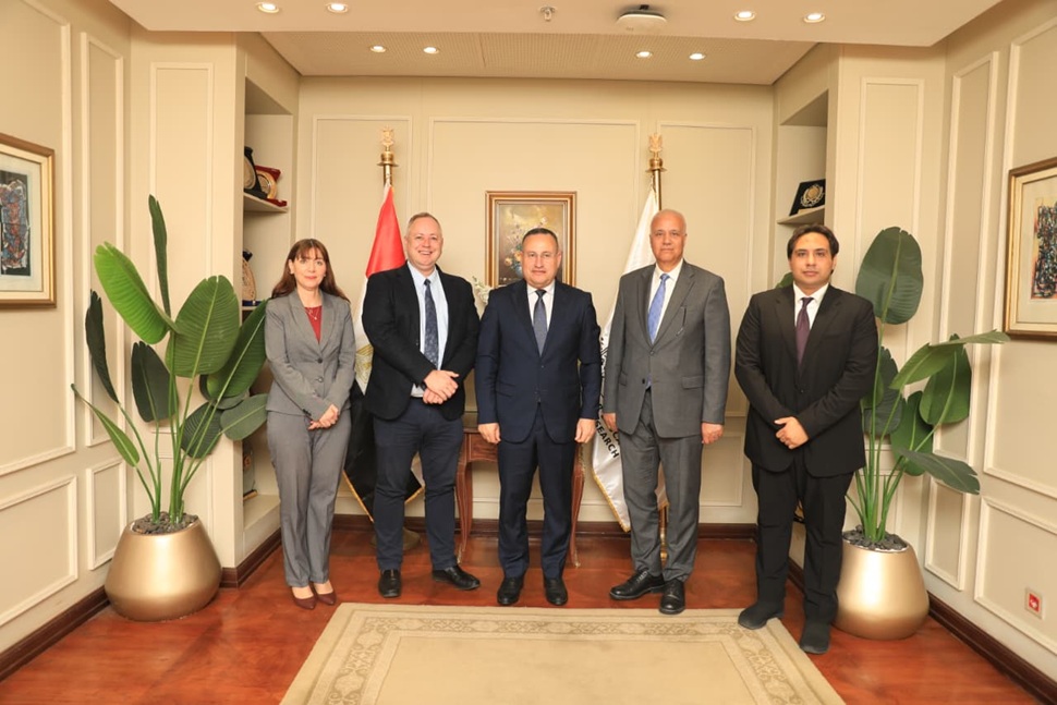 وزير التعليم العالي يبحث تعزيز التعاون مع جامعة إيست لندن ومستجدات إنشاء فرع الجامعة في مصر