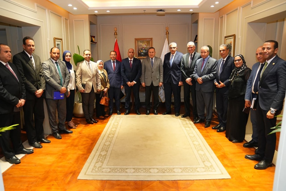 وزيرا التعليم العالي والعمل يبحثان تعزيز التكامل بين التعليم العالي وسوق العمل وإعداد كوادر قادرة على المنافسة محليًّا ودوليًّا