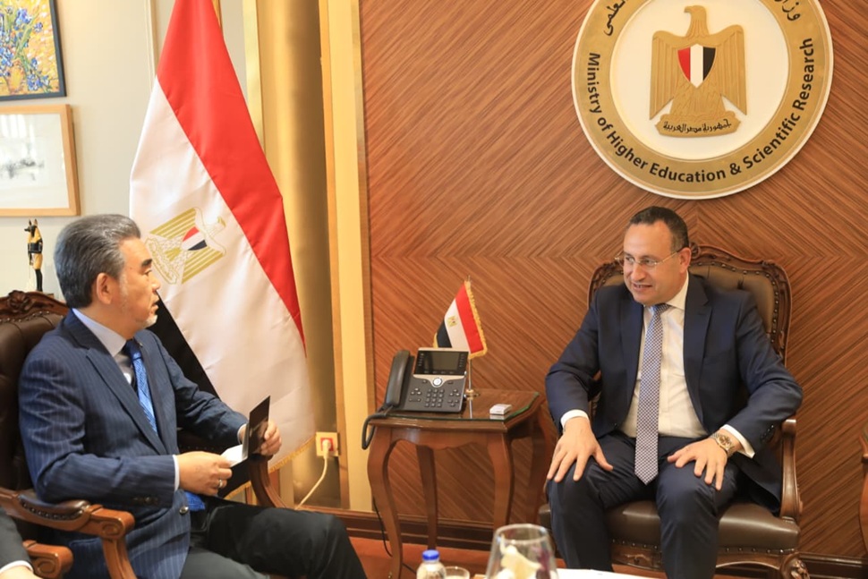 وزير التعليم العالي يستقبل رئيس جامعة هيروشيما اليابانية لبحث تعزيز التعاون التعليمي والبحث
