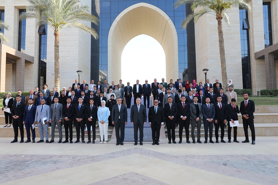 وزير التعليم العالي خلال لقائه الموسع بممثلي الاتحادات الطلابية والأسر المركزية بالجامعات والمعاهد