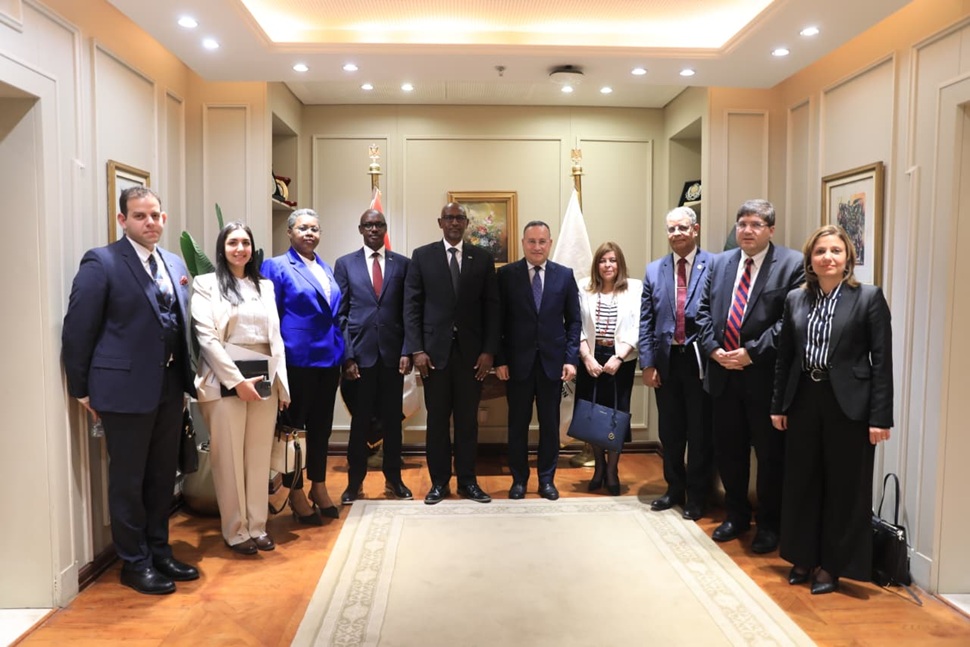 وزير التعليم العالي يستقبل نظيره الرواندي وسفير رواندا لبحث تعزيز الشراكة الأكاديمية والبحثية بين البلدين