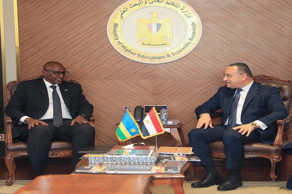 وزير التعليم العالي يستقبل نظيره الرواندي وسفير رواندا لبحث تعزيز الشراكة الأكاديمية والبحثية بين البلدين