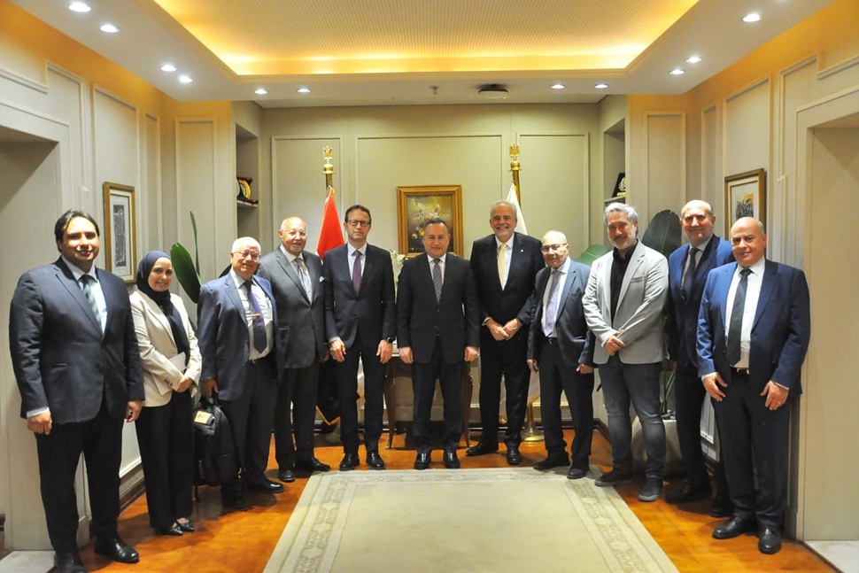 وزير التعليم العالي يبحث سبل تعزيز التعاون مع سفير مملكة إسبانيا ووفد جامعة برشلونة المستقلة الإسبانية UAB