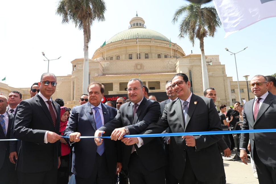 وزير التعليم العالي ومحافظ الجيزة ورئيس جامعة القاهرة يفتتحون ملتقى التوظيف والتدريب بالجامعة لعام 2026