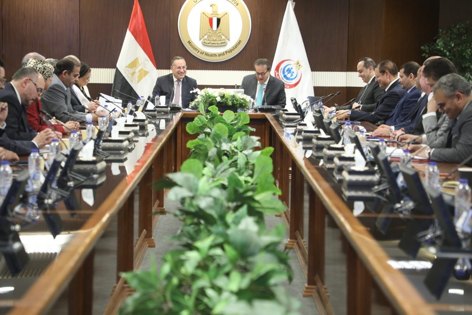 وزيرا الصحة والتعليم العالي يبحثان تعزيز التعاون الاستراتيجي لدعم منظومة التأمين الصحي الشامل