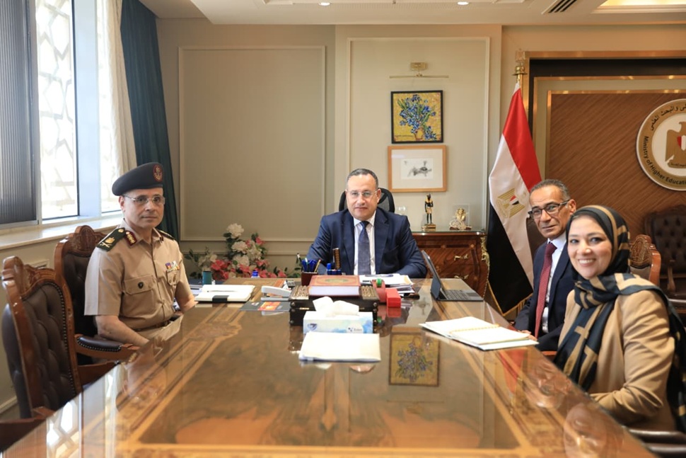 الدكتور عبدالعزيز قنصوة يؤكد أهمية التوسع في إطلاق نداءات لمشروعات تطبيقية وبناء القدرات البحثية في مجال الجينوم