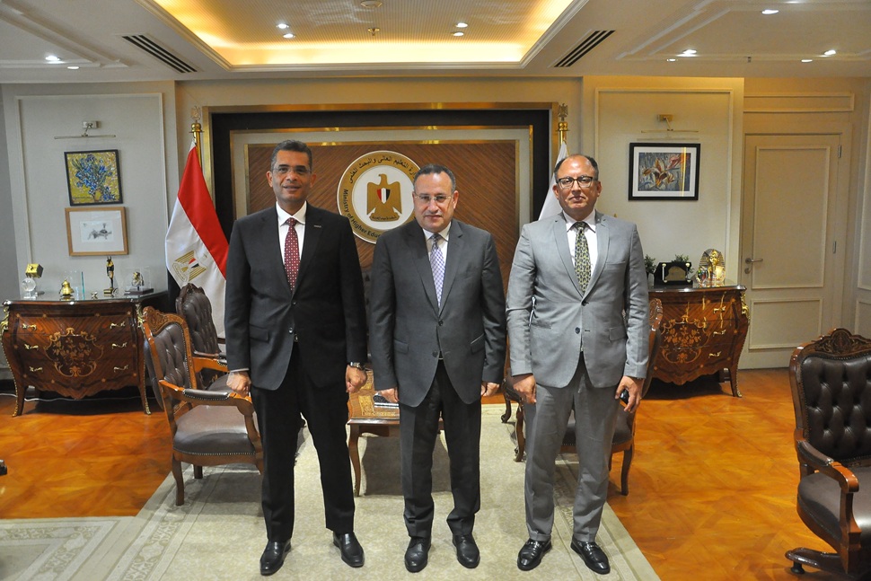 Minister of Higher Education Receives Red Sea Governor to Discuss Cooperation on Development and Public Service Projects