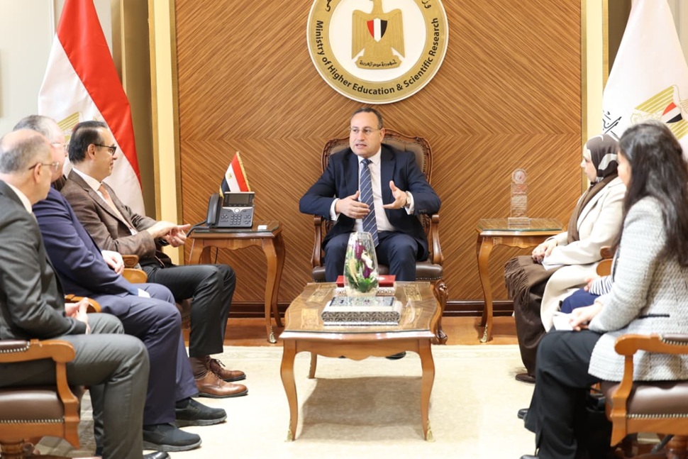 وزير التعليم العالي يبحث مع جامعة بون الألمانية آفاق التعاون الأكاديمي وبرامج التميز البحثي