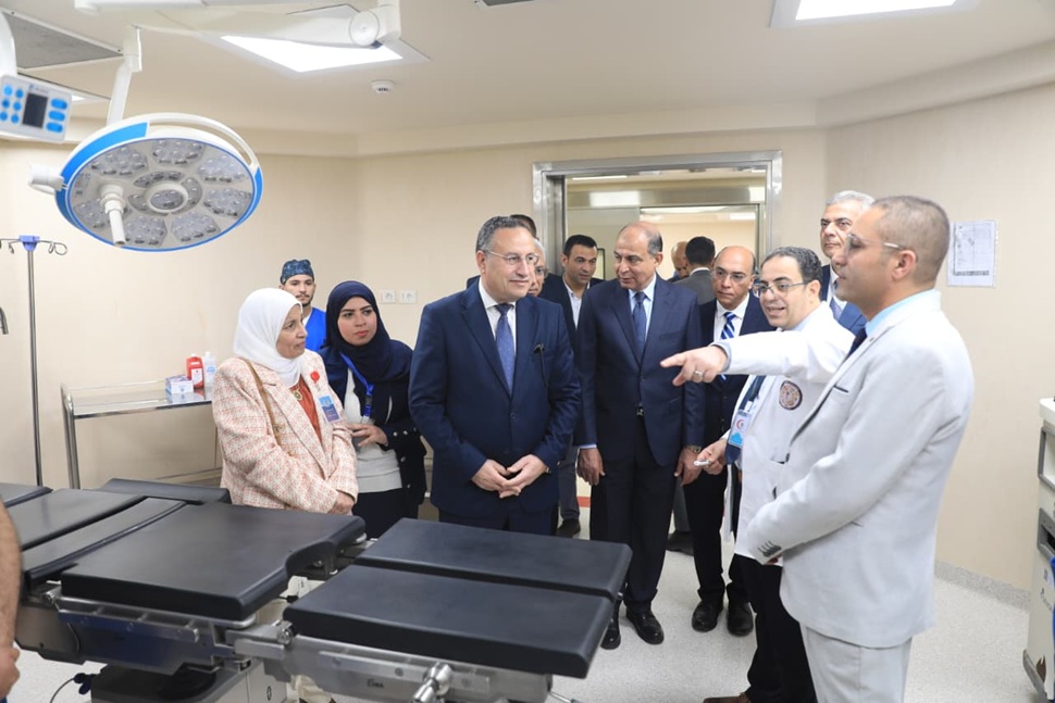 وزير التعليم العالي ومحافظ المنيا ورئيس جامعة المنيا يفتتحون مستشفى استقبال ورعاية الأطفال بجامعة المنيا بتكلفة 300 مليون جنيه
